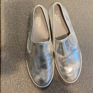Sperry 9 Silver Distressed Leather Slip Ons
